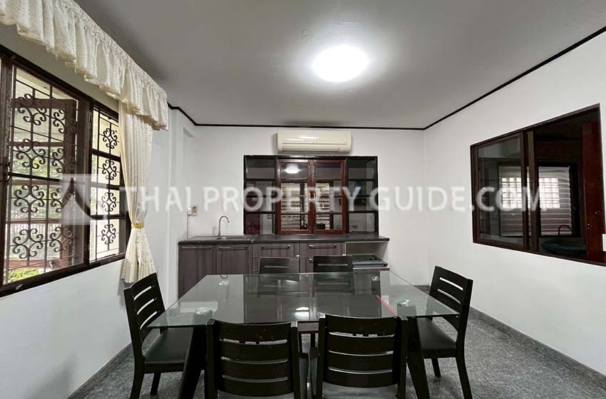 House with Shared Pool in Srinakarin 